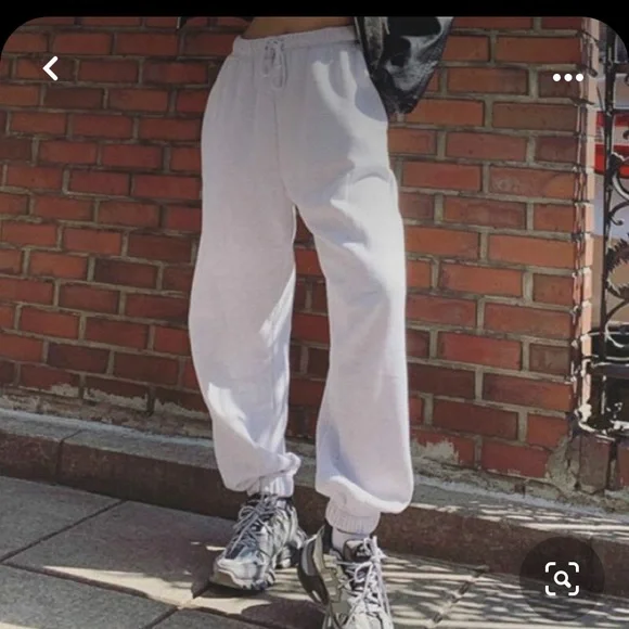 Woman’s Cinch Bottom Sweatpants. Size -M-L - Picture 13 of 16